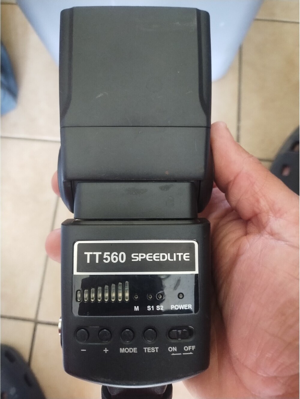Neewer TT560 Flash Speedlite for DSLR Cameras - Tested
